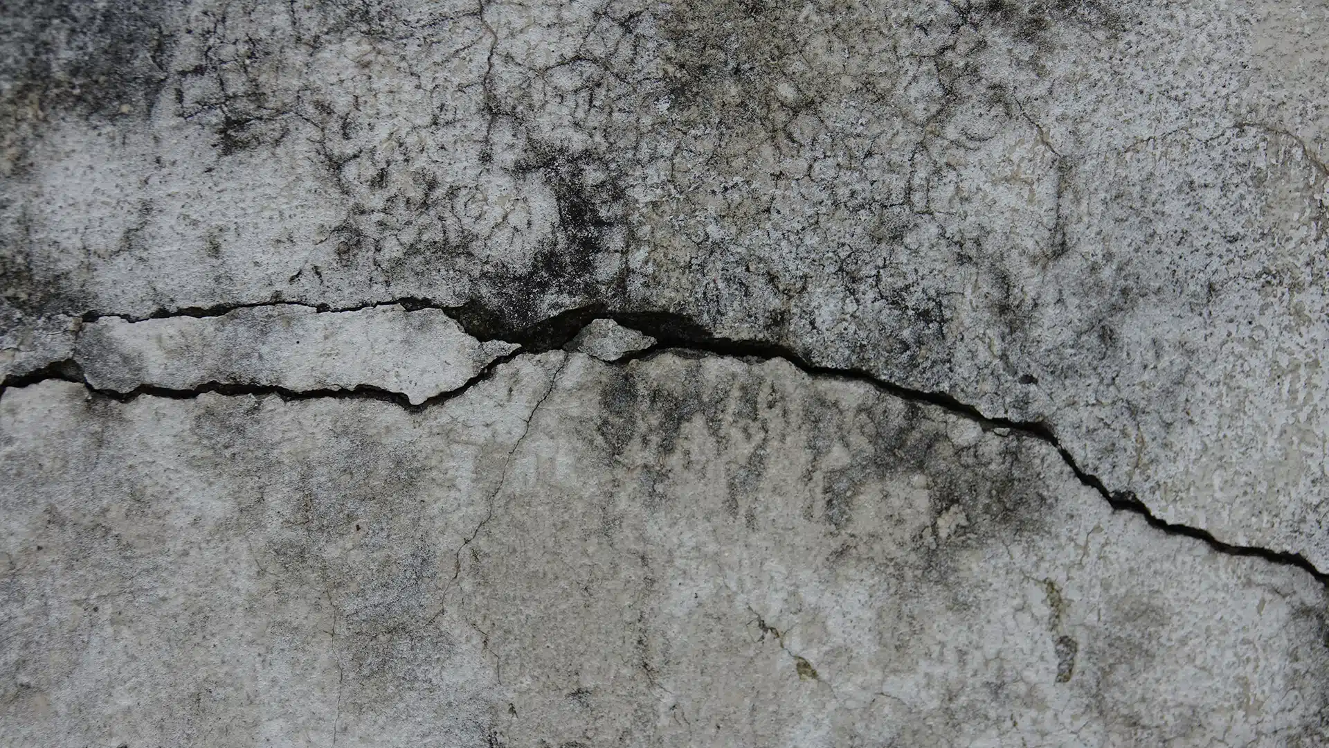 How to Avoid Cracks in Cement Plaster Walls